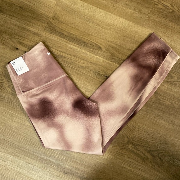 Nike One Legging - Picture 1 of 11